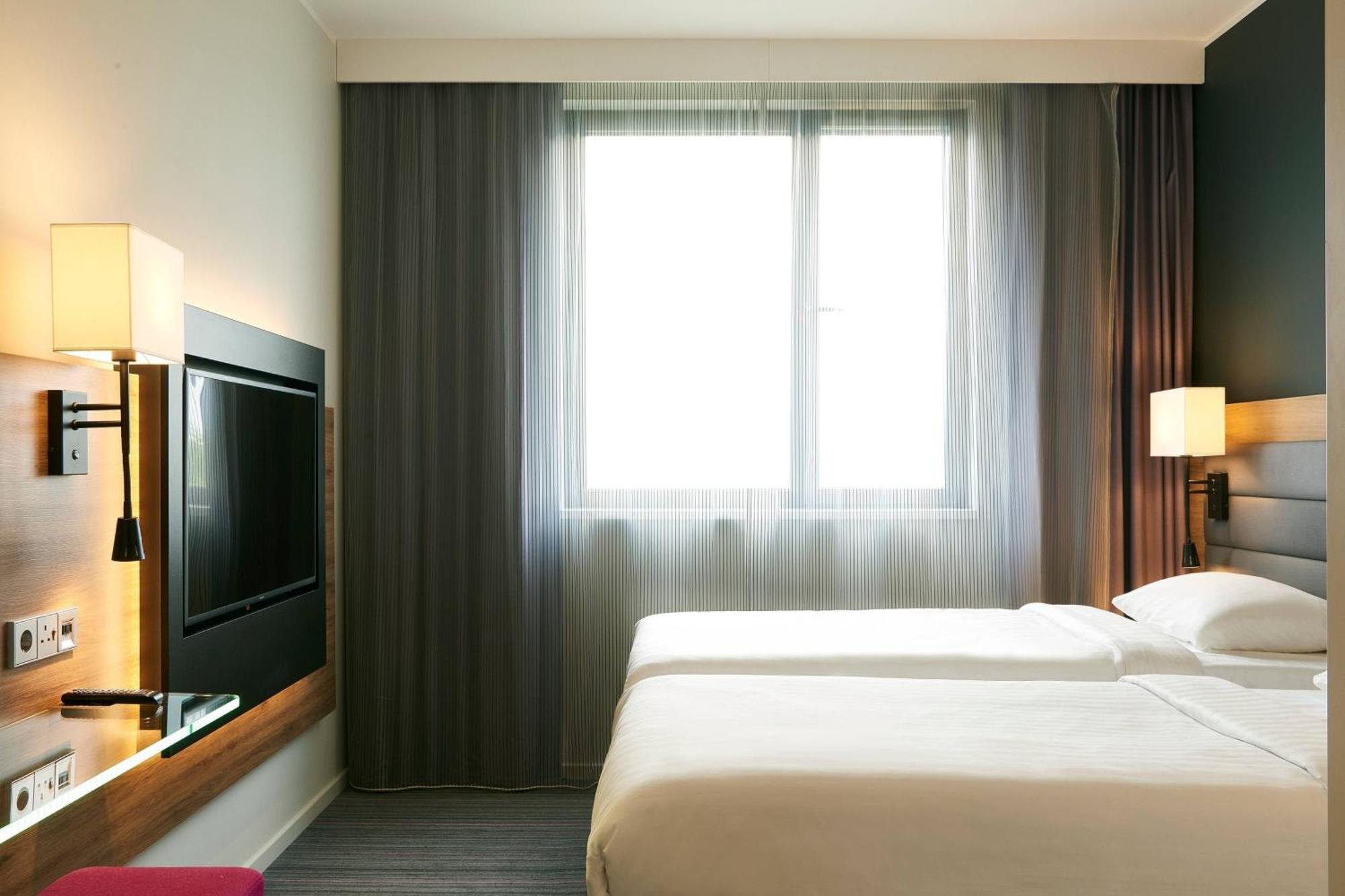 Hotel Moxy Edinburgh Airport Ingliston Exterior foto